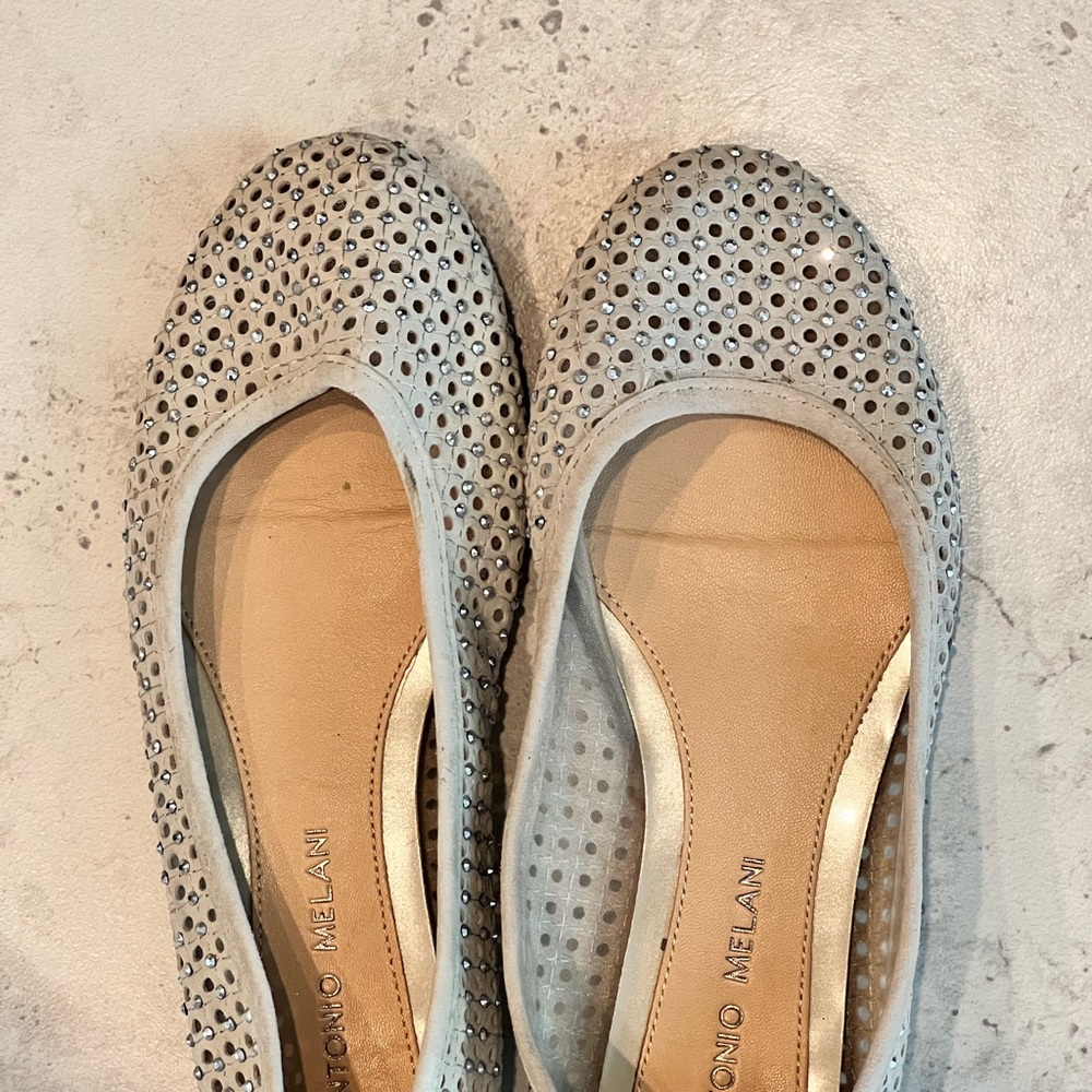 Like New Antonio Melani Tan Leather Perforated Crystal Detail Ballerina Flats 7! - Picture 12 of 14